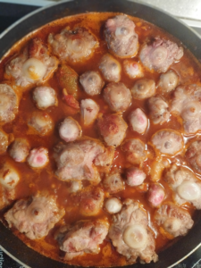 Return the meat to the pot, add the bouquet garni and pour in enough beef stock to cover the oxtail. Some of the stock will eventually evaporate and you need to refill it again. 13. Cover and simmer at low temperature for 2.5-3 h. (150 –180 min) at a low temperature.