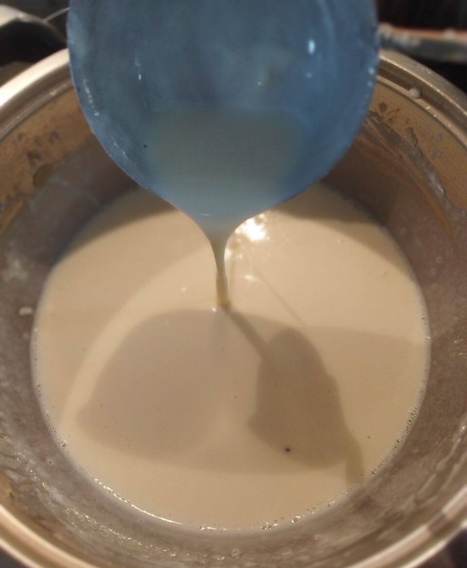 Sauce bechamel ready to be served.